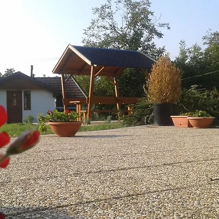 May Pince Panzio Bed & Breakfast *
